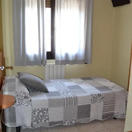 ゲストハウス オスタル バルティス フィゲラス